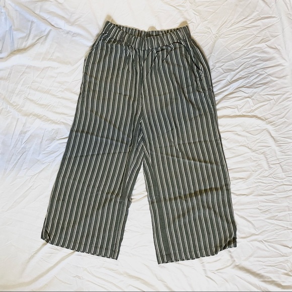 AE Smocked Wide Leg Culotte - Picture 4 of 5